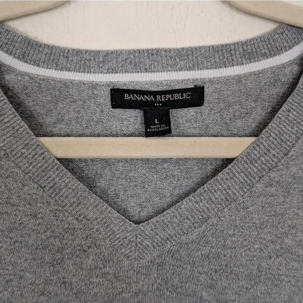 Banana Republic Men's Grey V-neck Sweater Size Large Pullover